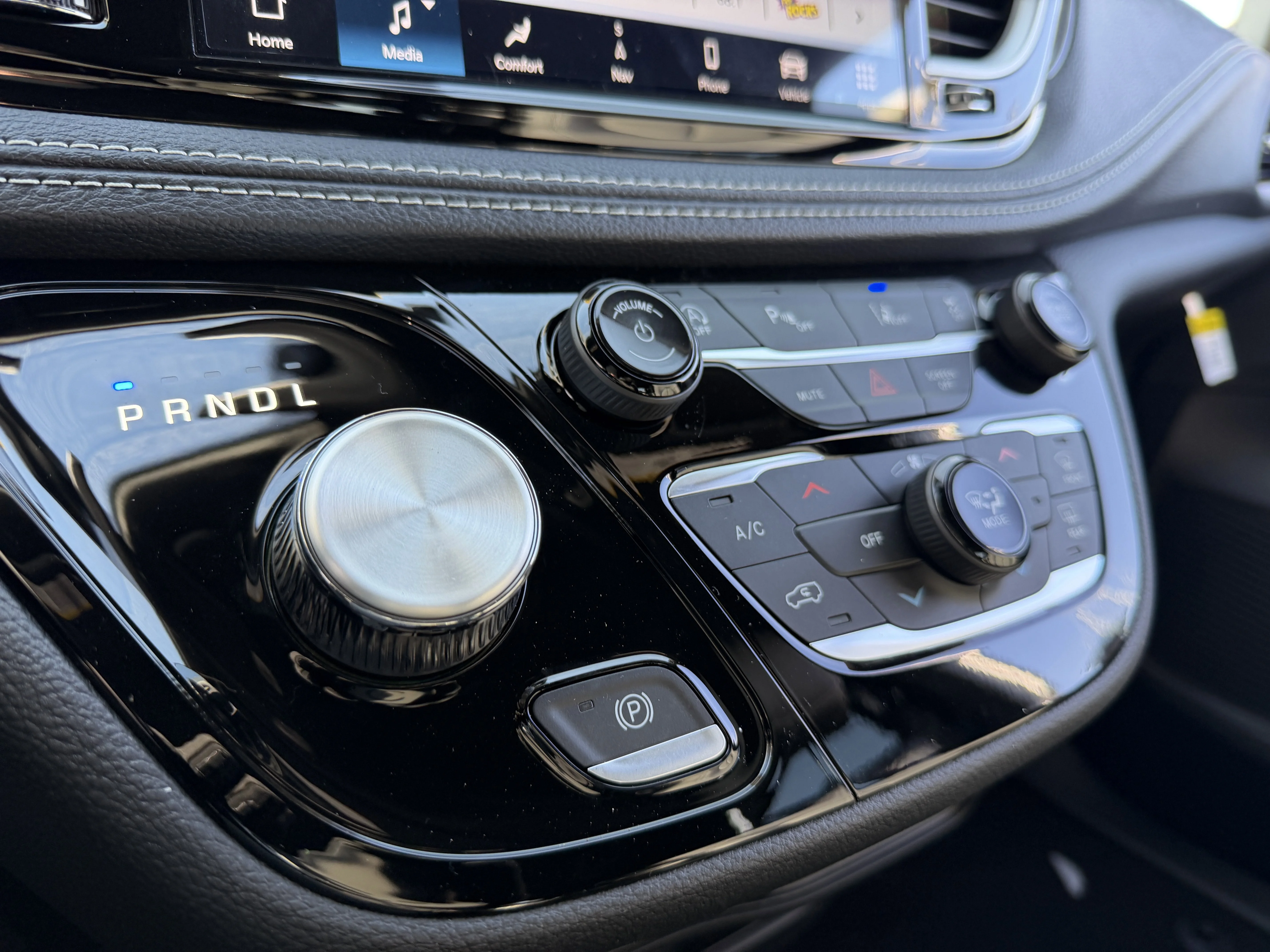2026 Chrysler Pacifica Select - Photo 43