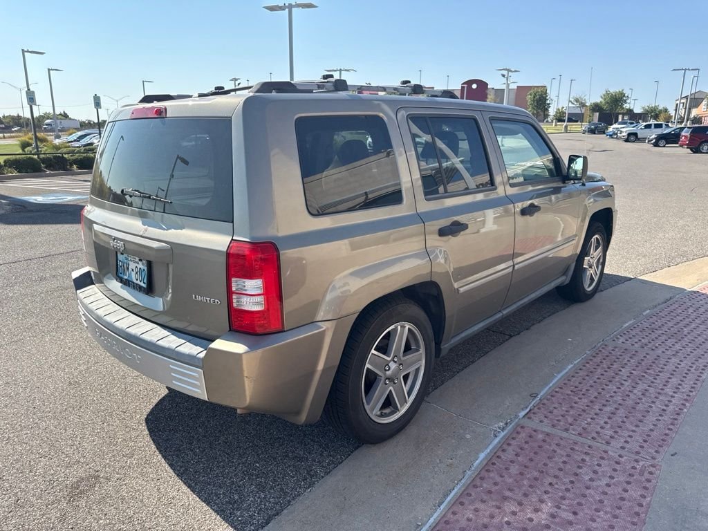 Used 2008 Beige Jeep Limited image 13