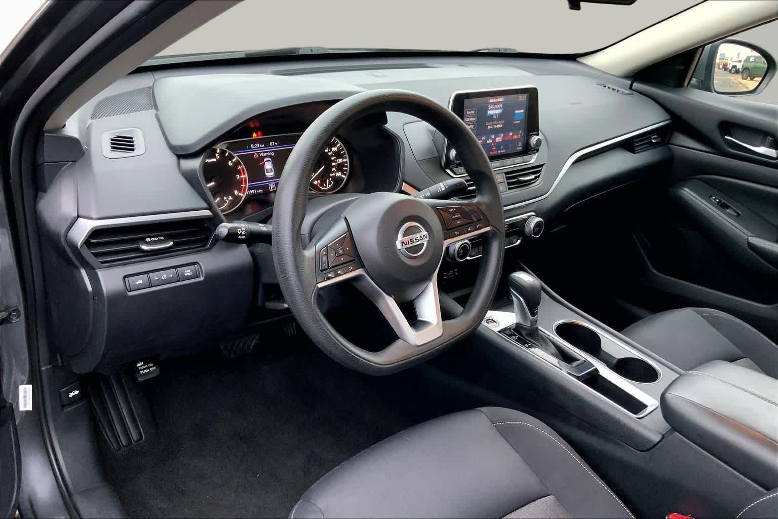 Used 2022 Gun Metallic Nissan 2.5 SV image 18