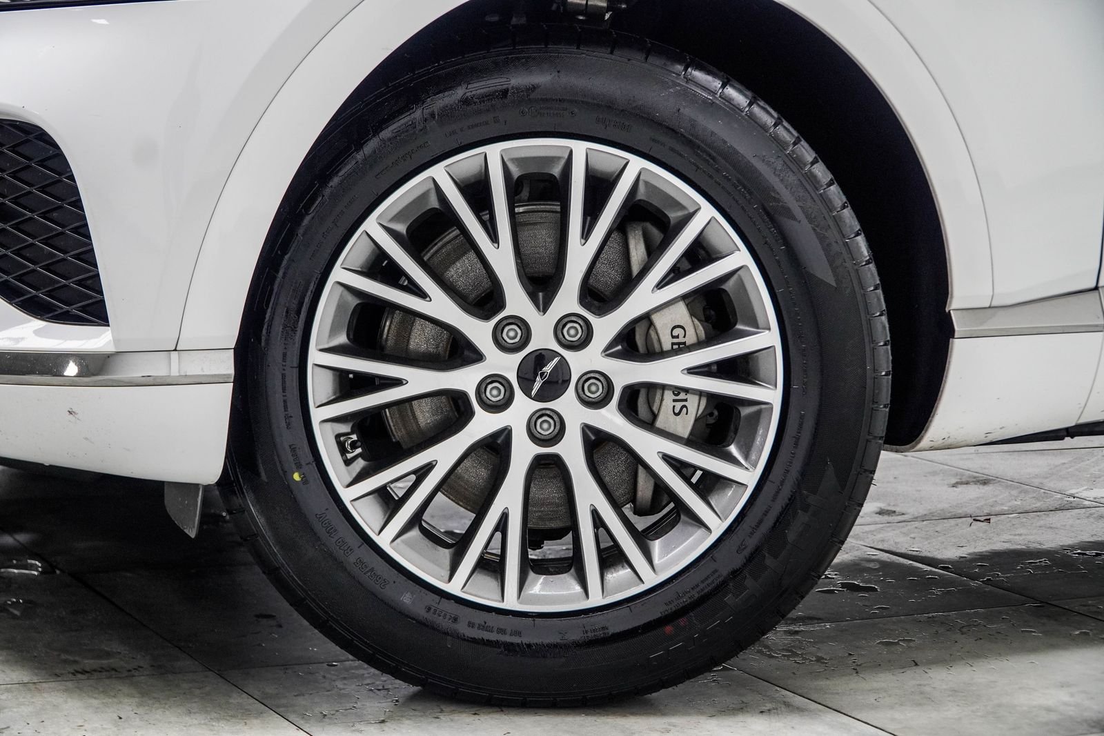 Used 2025 White Genesis 2.5T image 3