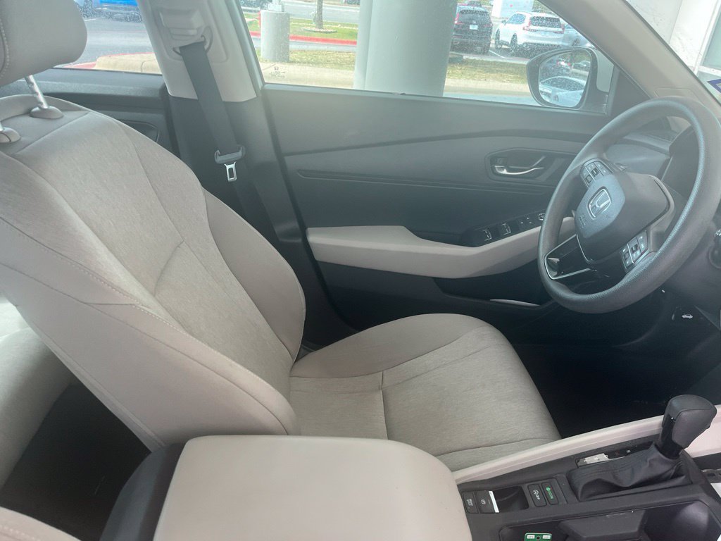 Used 2024 Platinum White Pearl Honda LX image 4