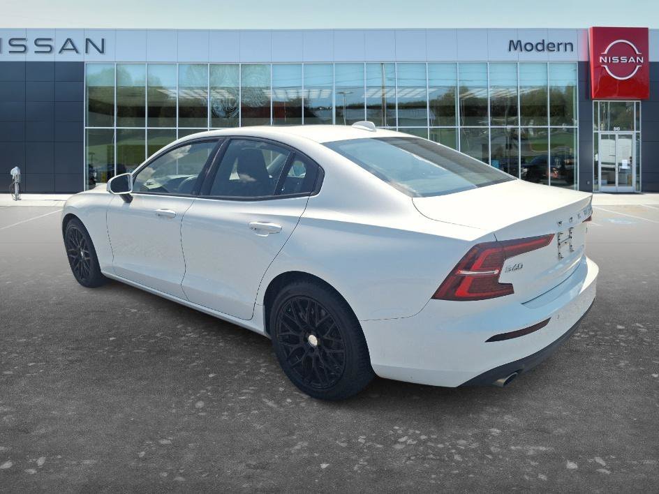 Used 2020 Crystal White Pearl Metallic Volvo Momentum image 6