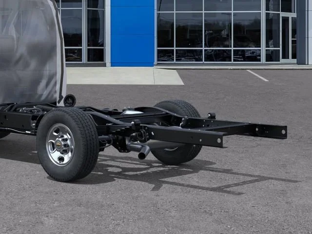 New 2026 Summit White Chevrolet 1WT image 11