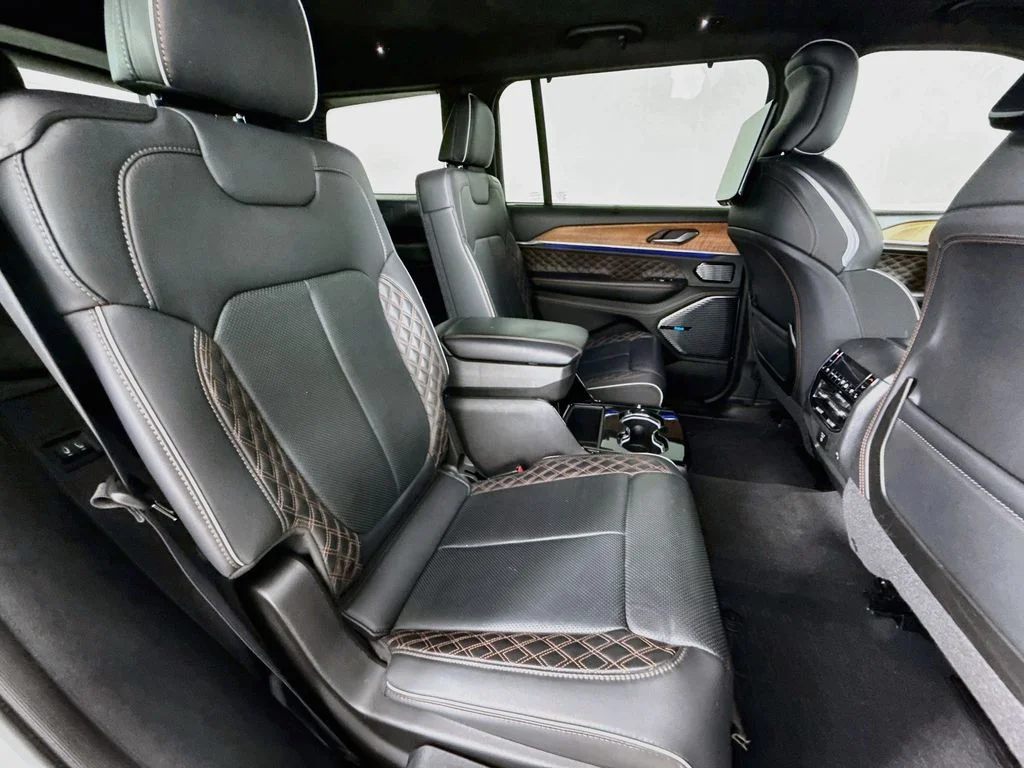 Used 2023 White Jeep Summit image 28