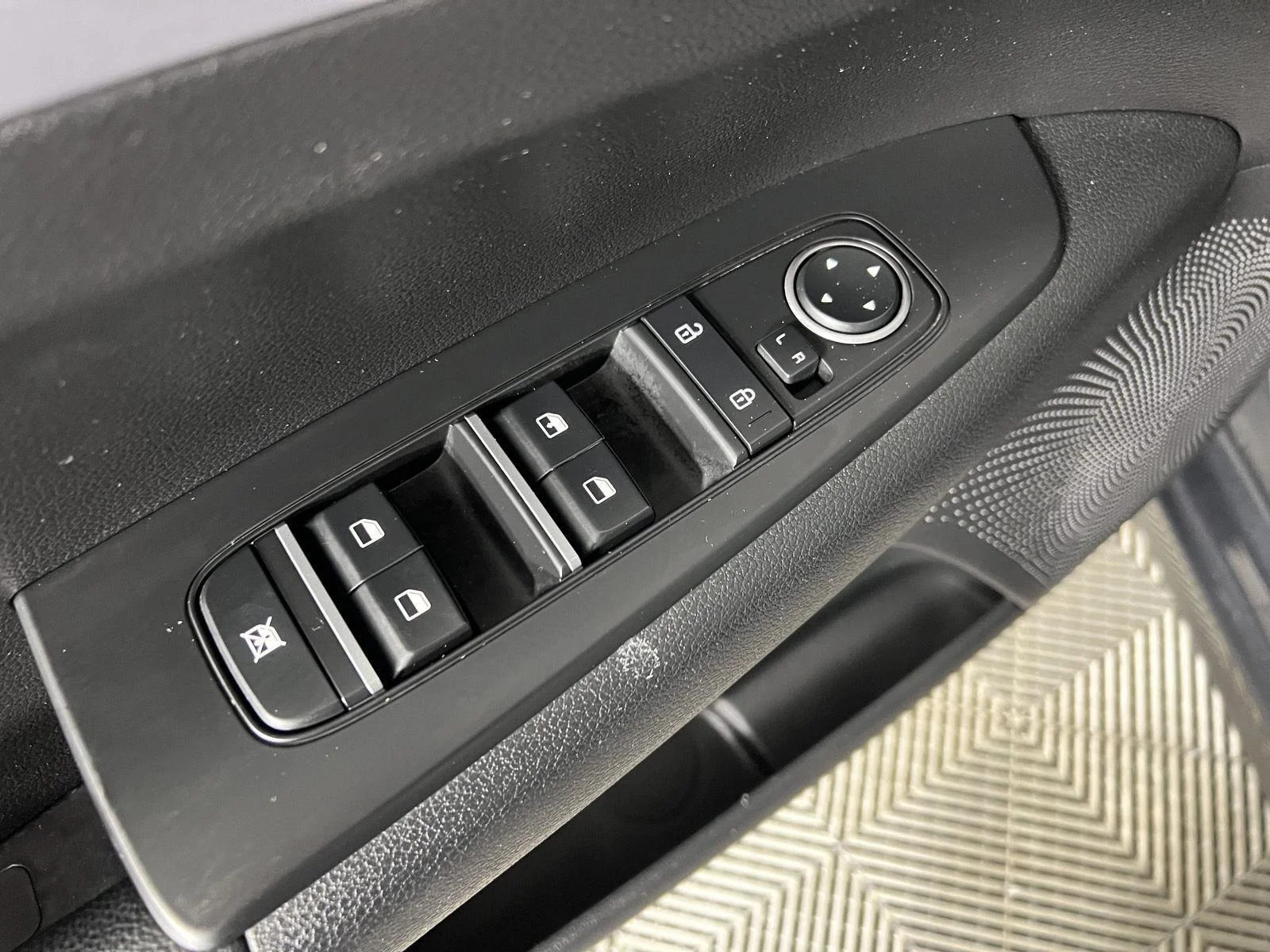 Used 2024 Gy Kia LXS image 30