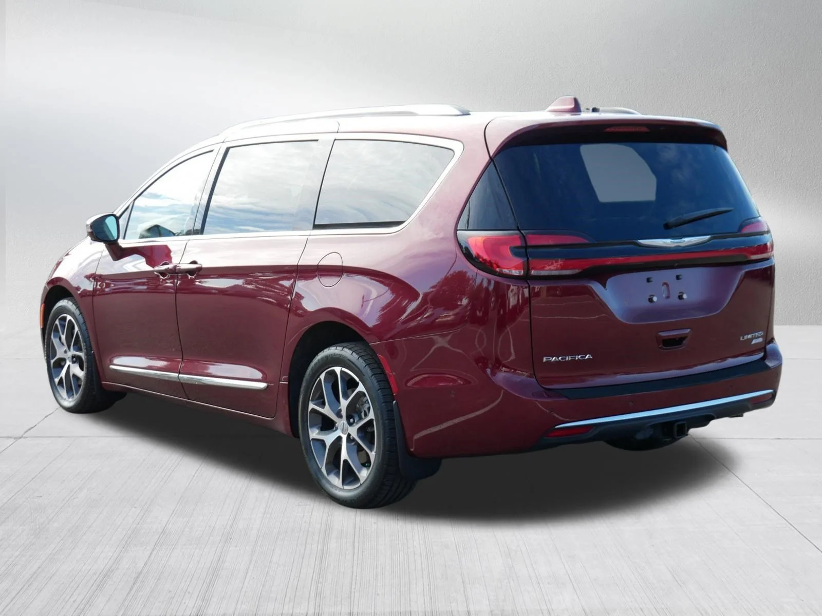 Used 2021 Velvet Red Pearlcoat Chrysler Limited image 5