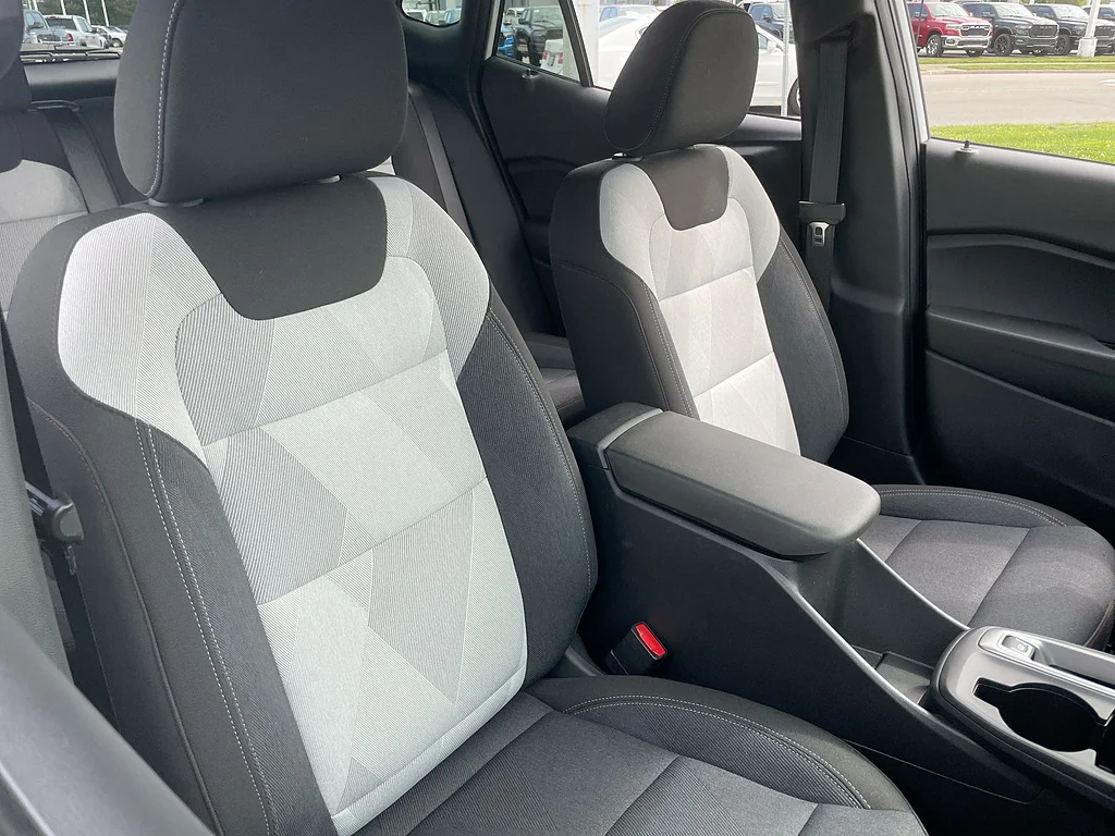 Used 2024 Summit White Chevrolet RS image 25