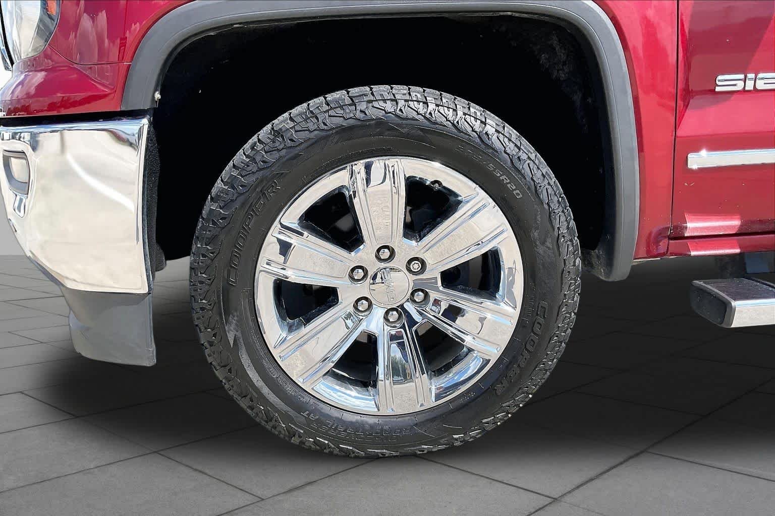 Used 2018 Red Quartz Tintcoat GMC SLT image 11