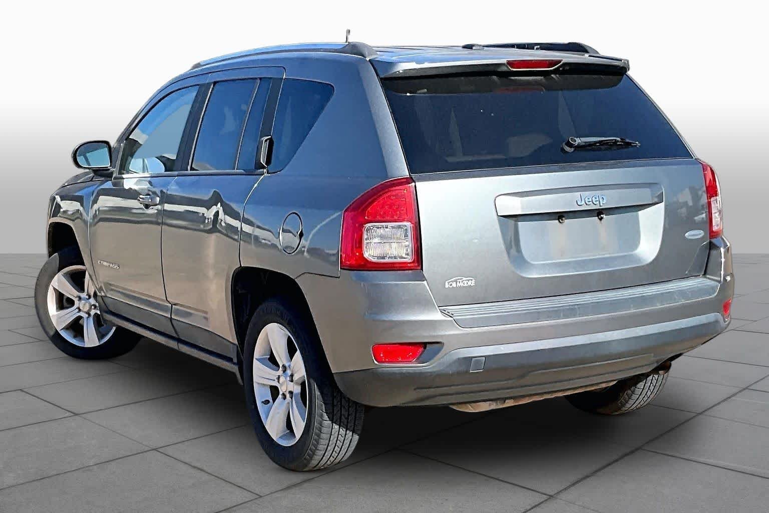 Used 2011 Brilliant Black Crystal Pearl Jeep Latitude image 11