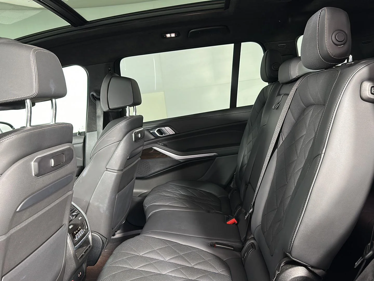 Used 2024 Skyscraper Grey Metallic BMW xDrive40i image 19
