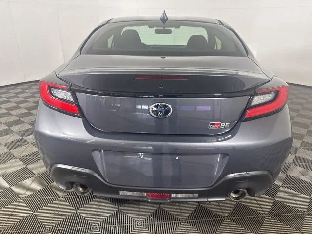 Used 2024 Pavement Toyota Base image 20