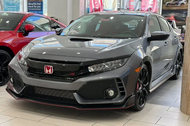 Used 2018 Polished Metal Metallic Honda Touring image 11