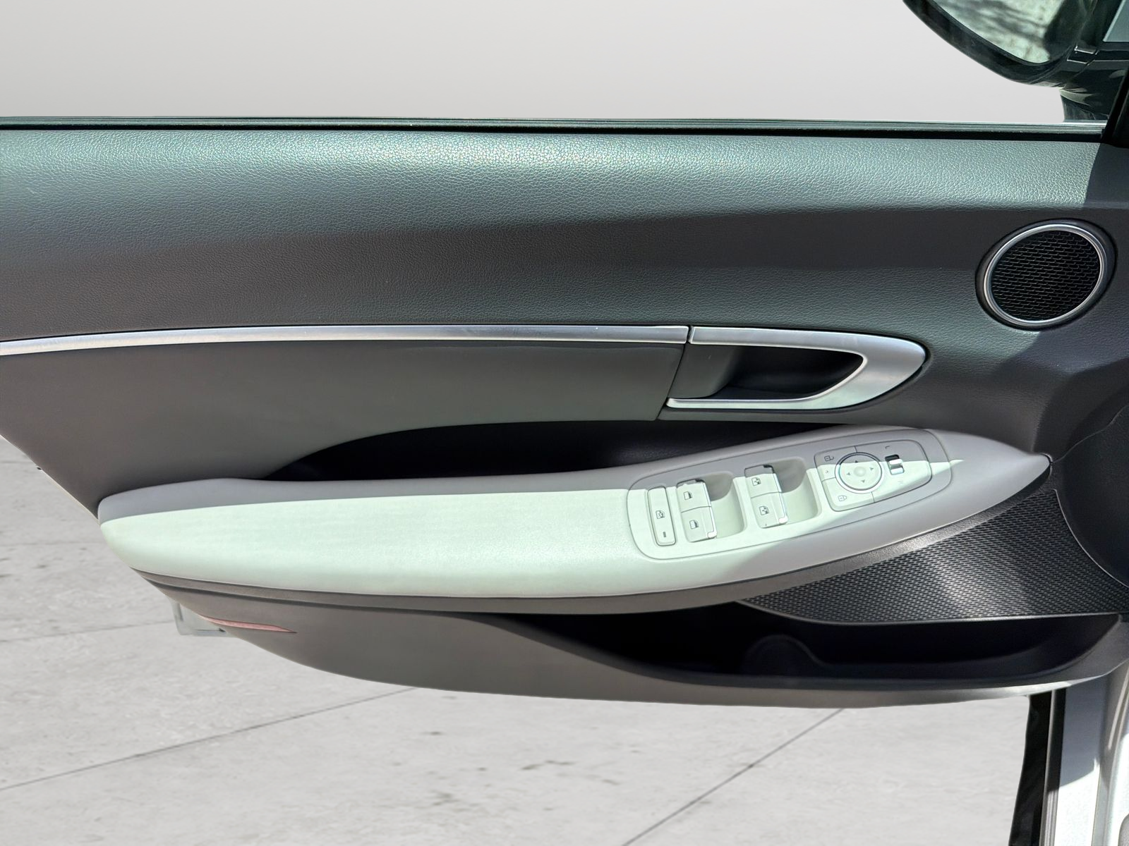 Used 2024 Silver Hyundai SEL image 26
