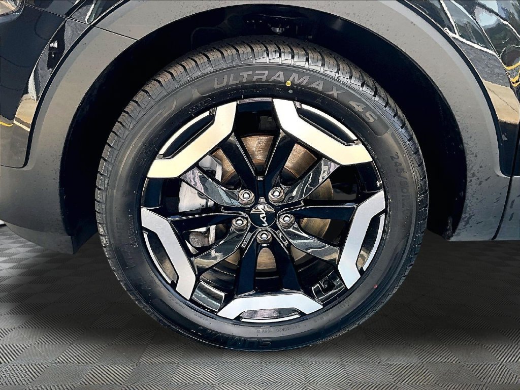 Used 2025 Black Kia S image 30