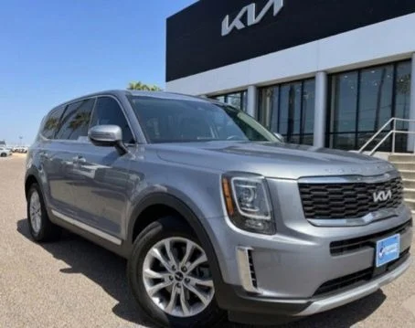 Used 2022 Silver Kia LX image 1