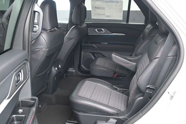 New 2027 Avalanche Gray Ford ST-Line image 5
