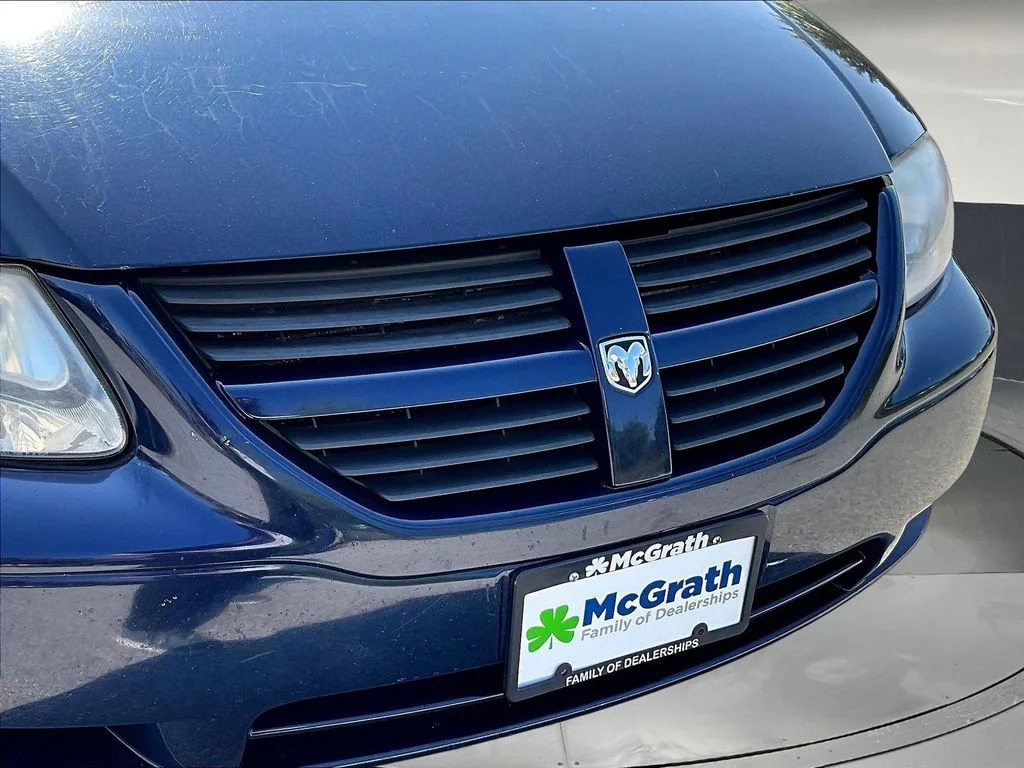 Used 2005 Blue Dodge SE image 32