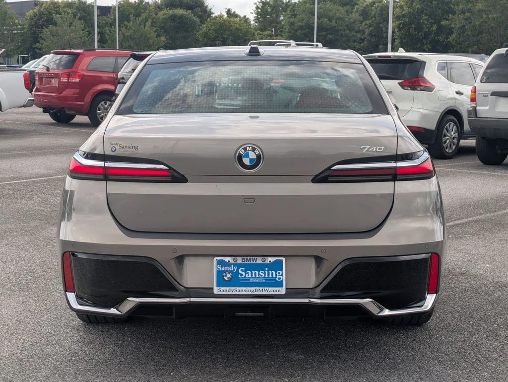 Used 2023 Gray BMW 740i image 4