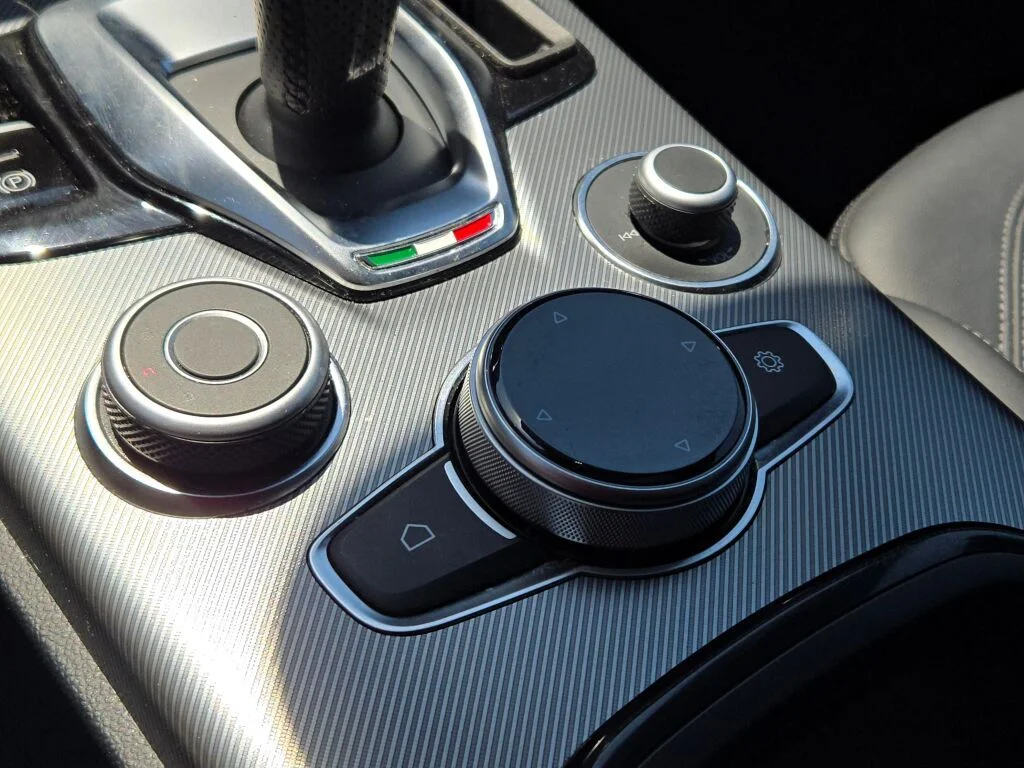 2024 Alfa Romeo Stelvio Veloce - Photo 27