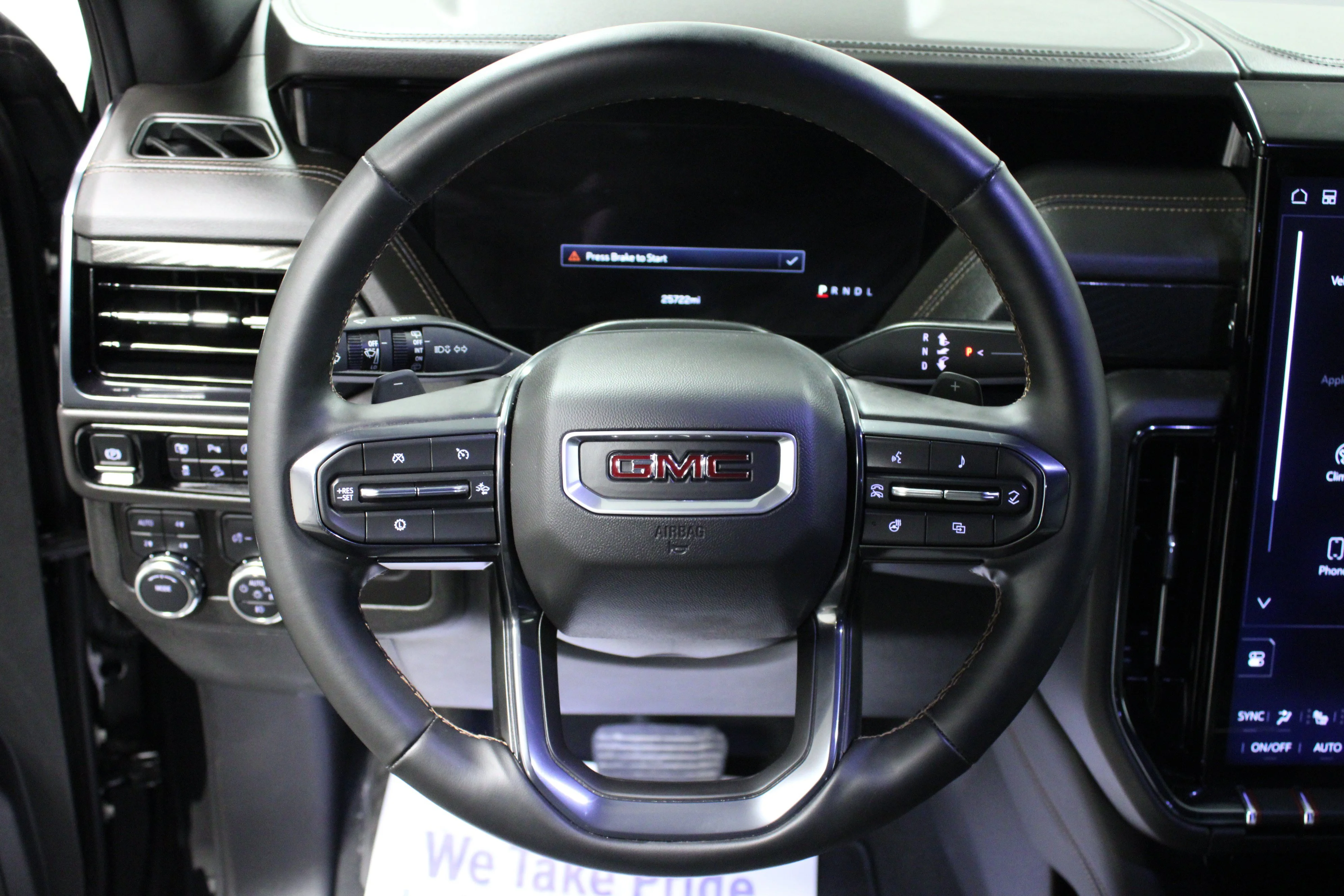Used 2025 Onyx Black GMC AT4 image 18