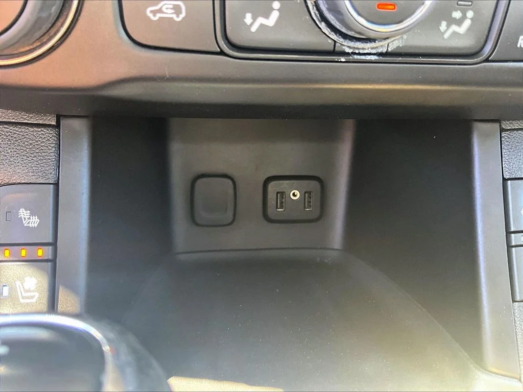 Used 2019 White GMC Denali image 33