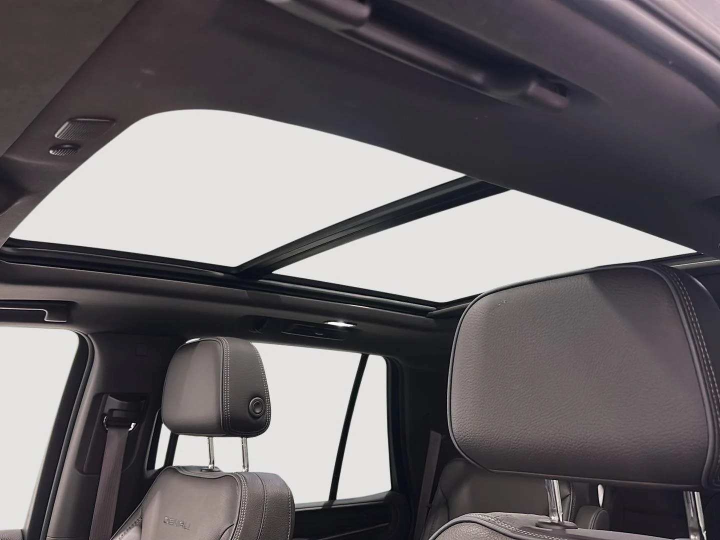 Used 2021 ONYX BLACK GMC Denali image 18