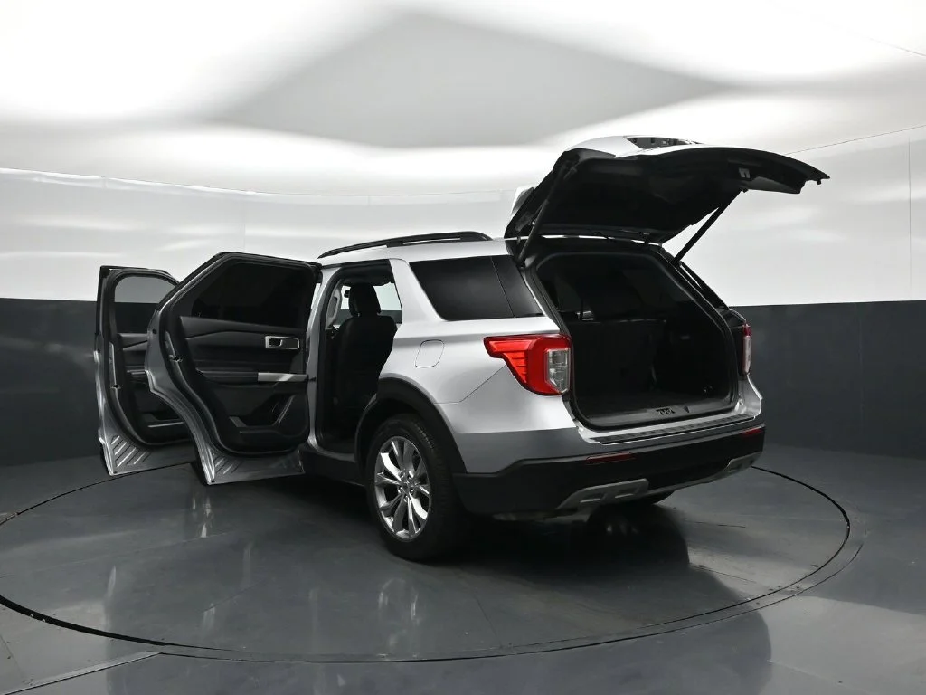 Used 2021 Silver Ford XLT image 29