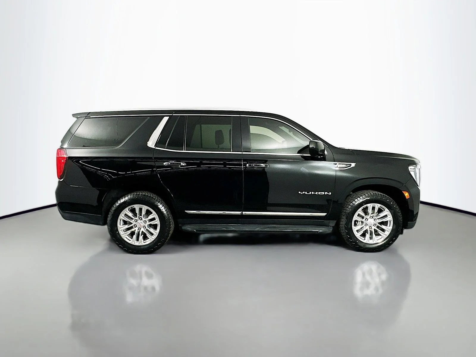 Used 2023 Onyx Black GMC SLT image 8