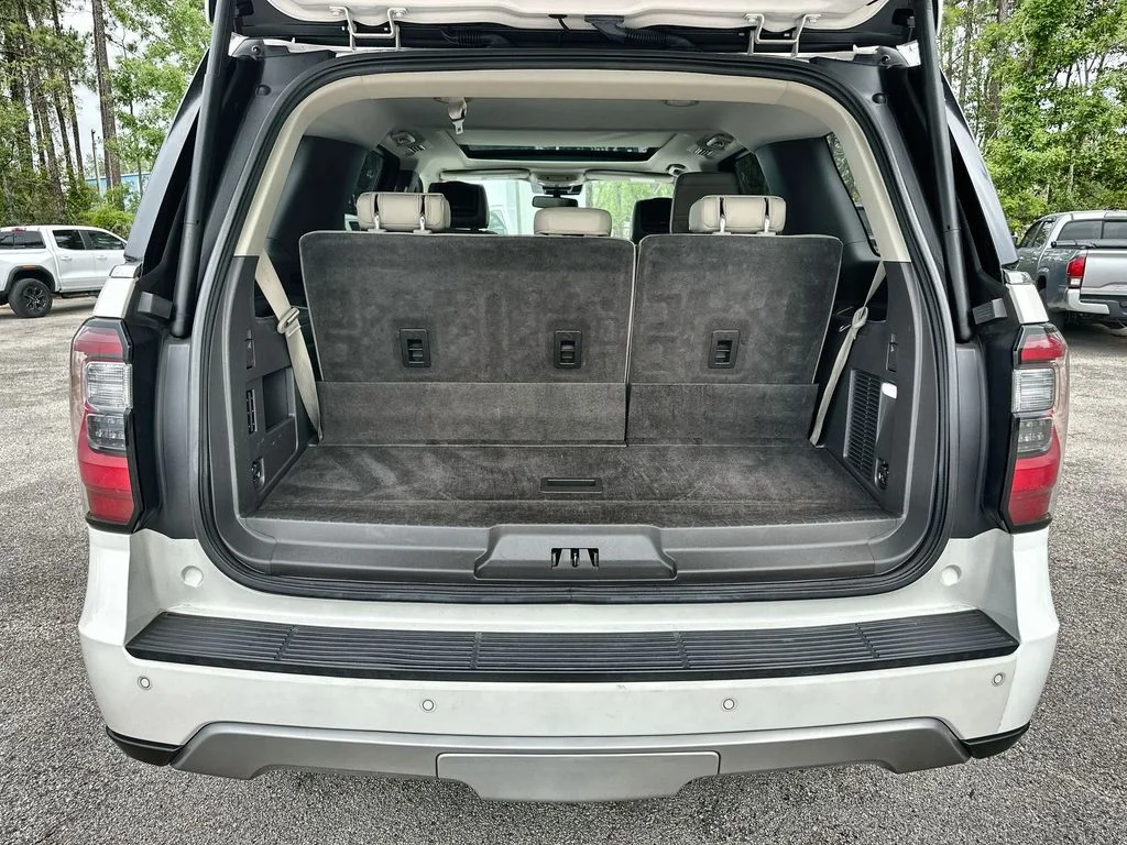 Used 2019 White Platinum Metallic Tri-Coat Ford Limited image 26