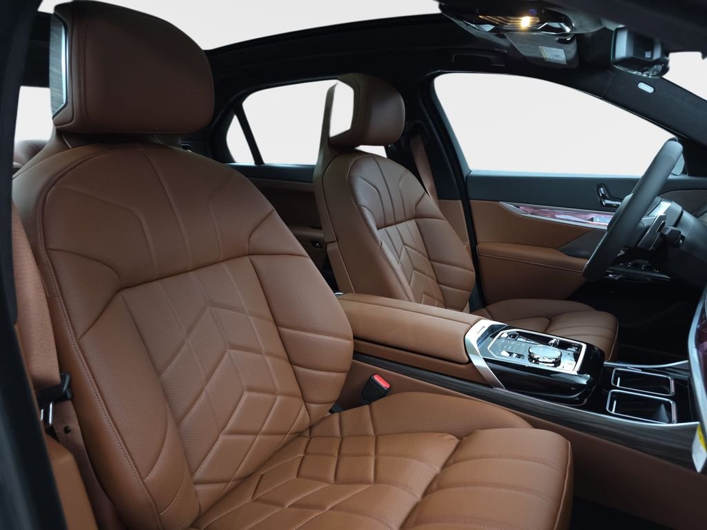 2026 BMW 7 Series 750e - Photo 9
