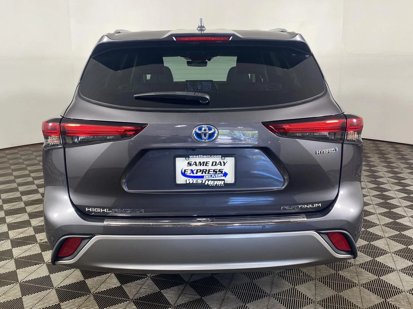 Used 2022 Magnetic Gray Metallic Toyota Platinum image 5