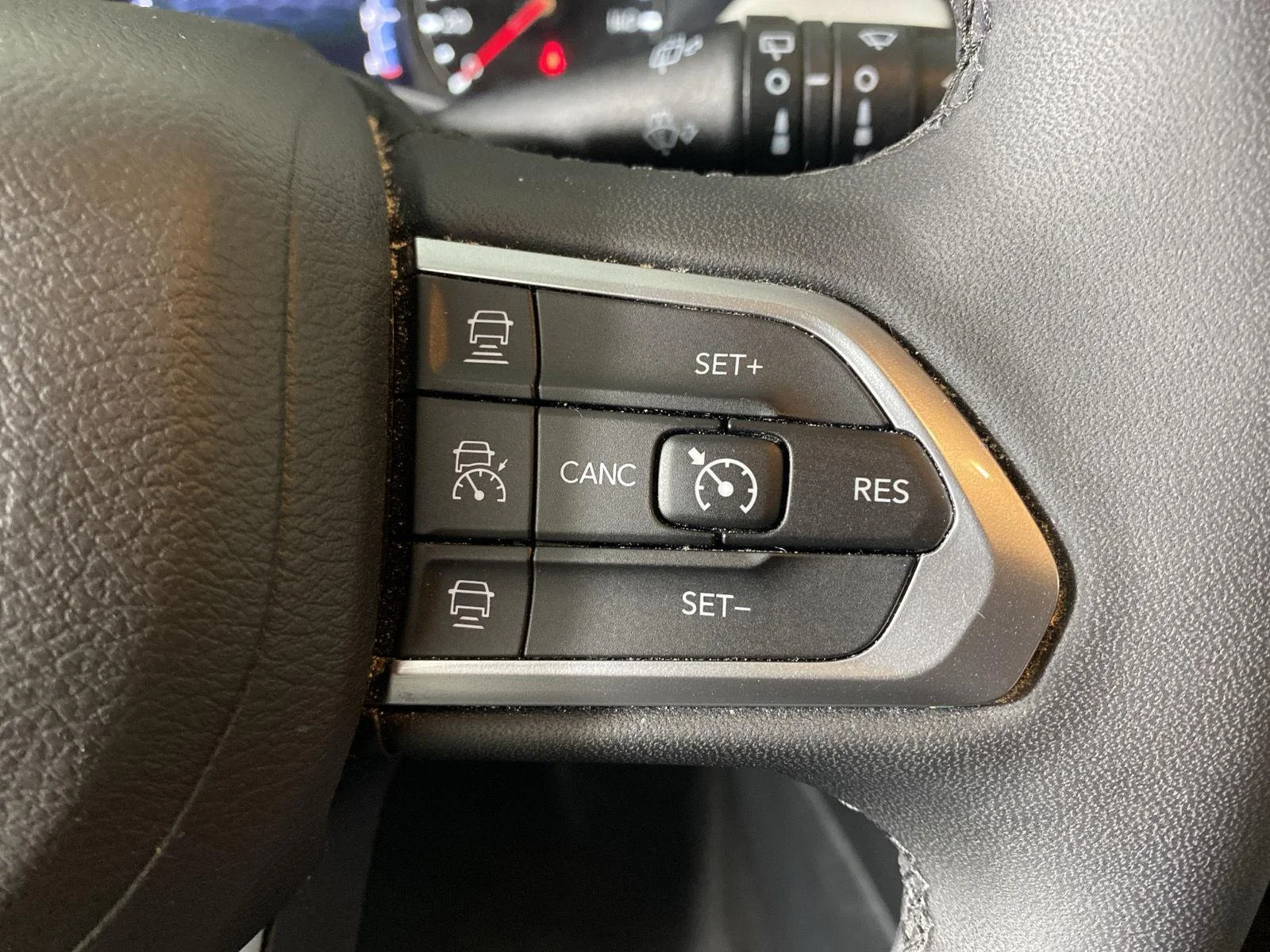 Used 2024 Sting-Gray Clearcoat Jeep Limited image 15