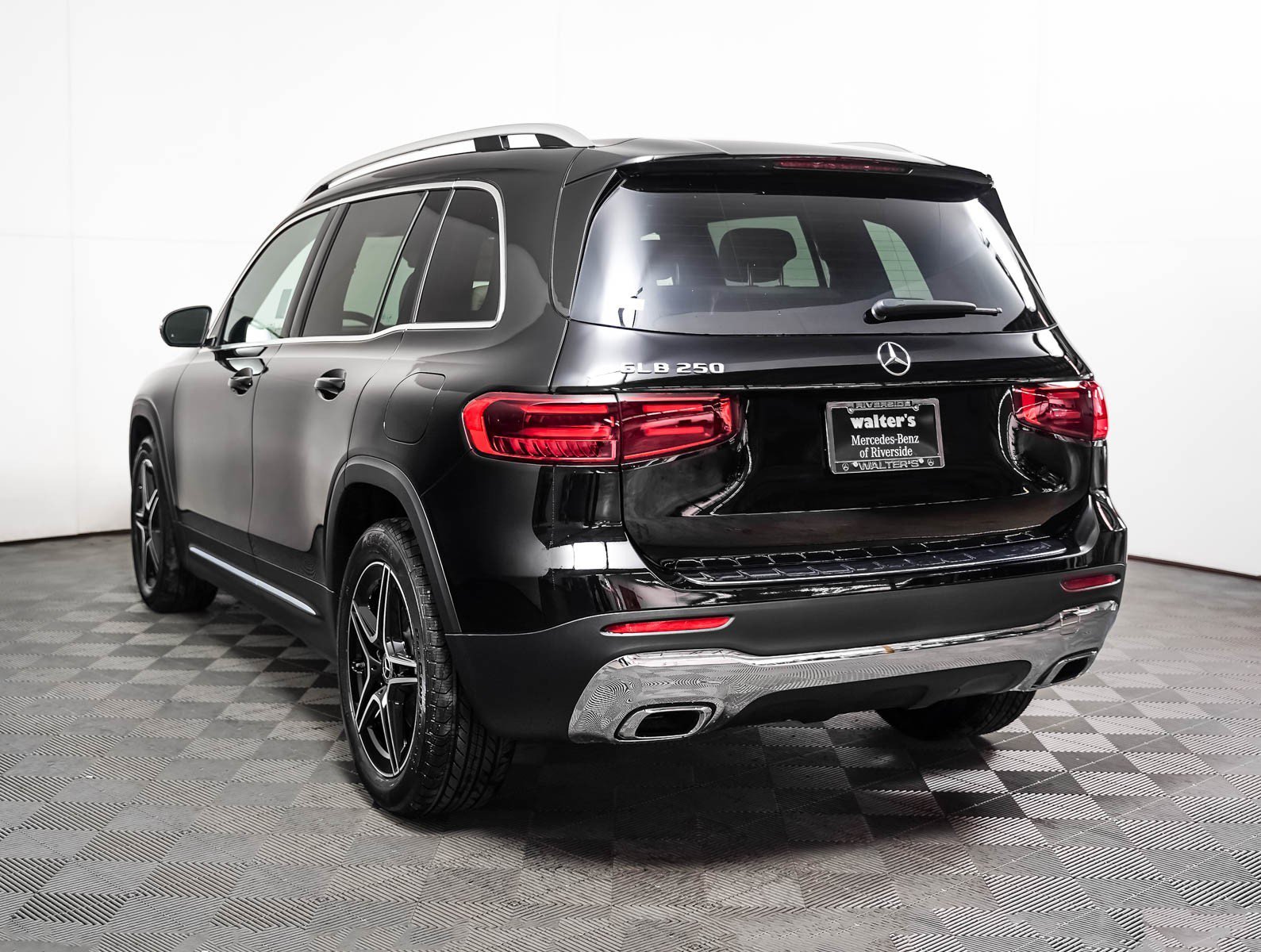 New 2026 Night Black Mercedes-Benz GLB 250 image 2