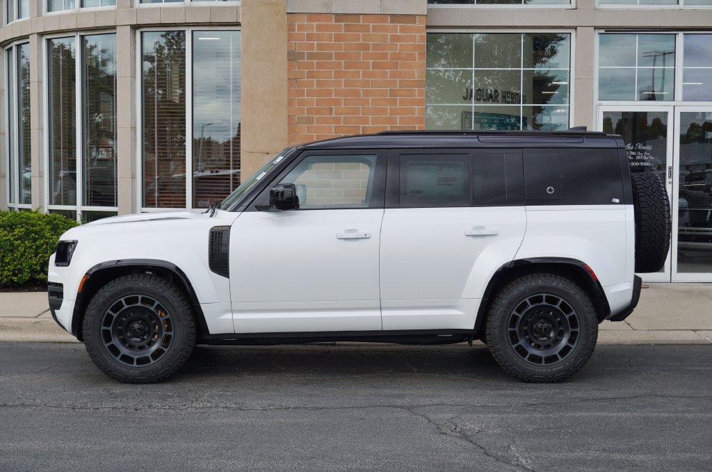 New 2026 Fuji White Land Rover OCTA image 2