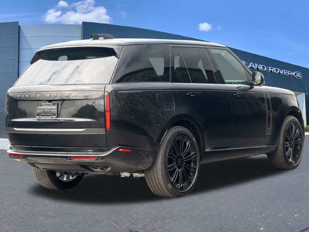 New 2026 Santorini Black Land Rover SE image 4