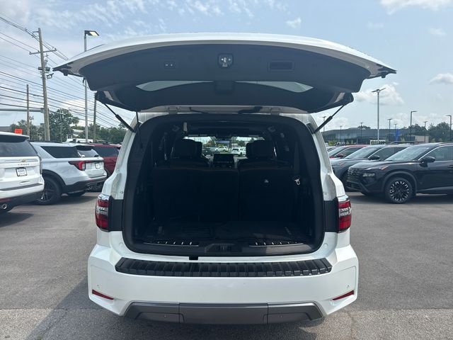 Used 2023 White Nissan Platinum image 9