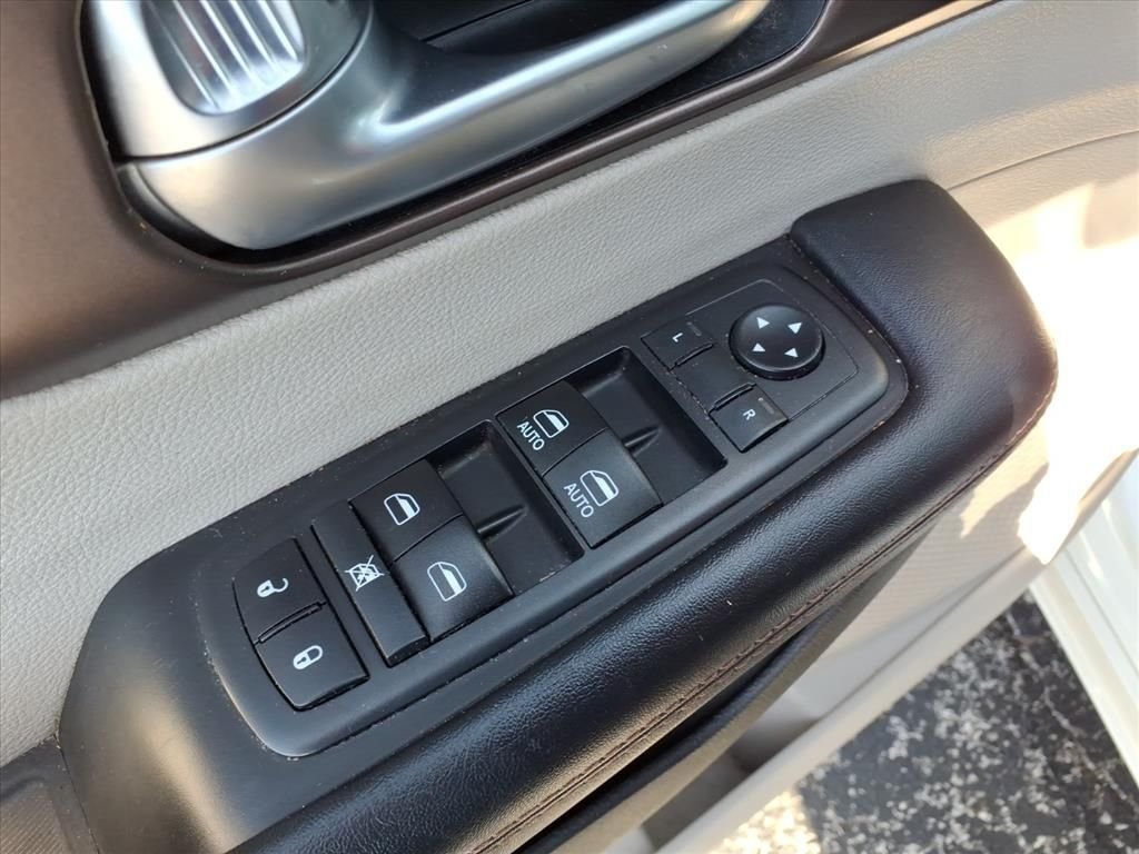 Certified Used 2019 White Chrysler Touring Plus image 7