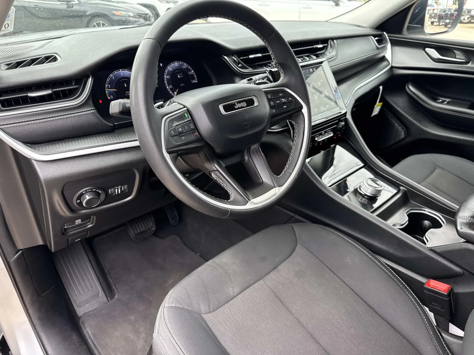 Used 2024 Silver Zynith Jeep Laredo image 17