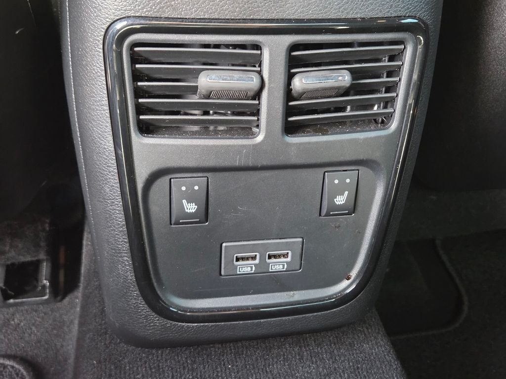 Used 2023 White Chrysler C image 17