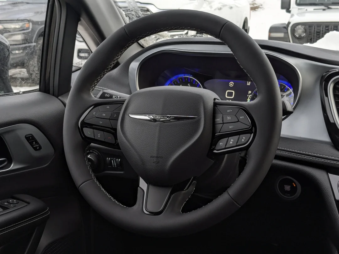 New 2026 Black Chrysler Limited - - AWD - 360 Camera - Vented Seats - AWD System - Remote Start & More! image 19