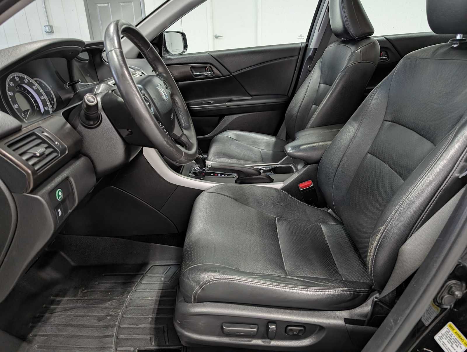 Used 2014 Crystal Black Pearl Honda EX-L image 4