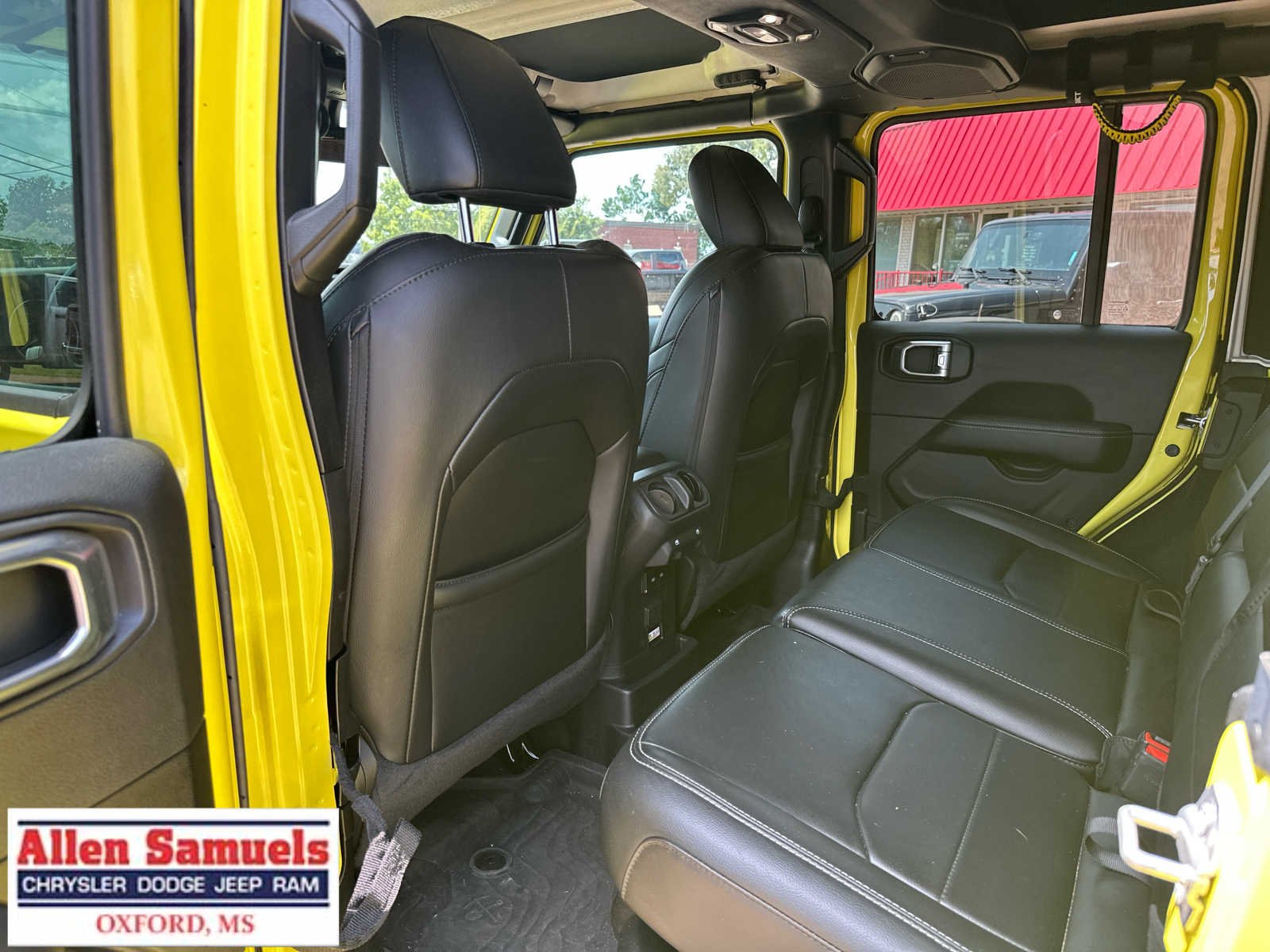 Used 2022 High Velocity Clearcoat Jeep Unlimited Sahara image 12