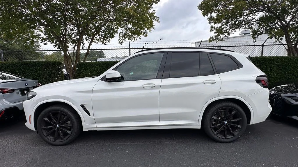 Used 2023 Alpine White BMW xDrive30i image 9