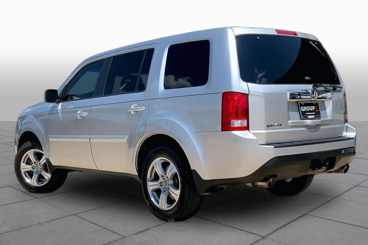 Used 2013 Alabaster Silver Metallic Honda EX image 11