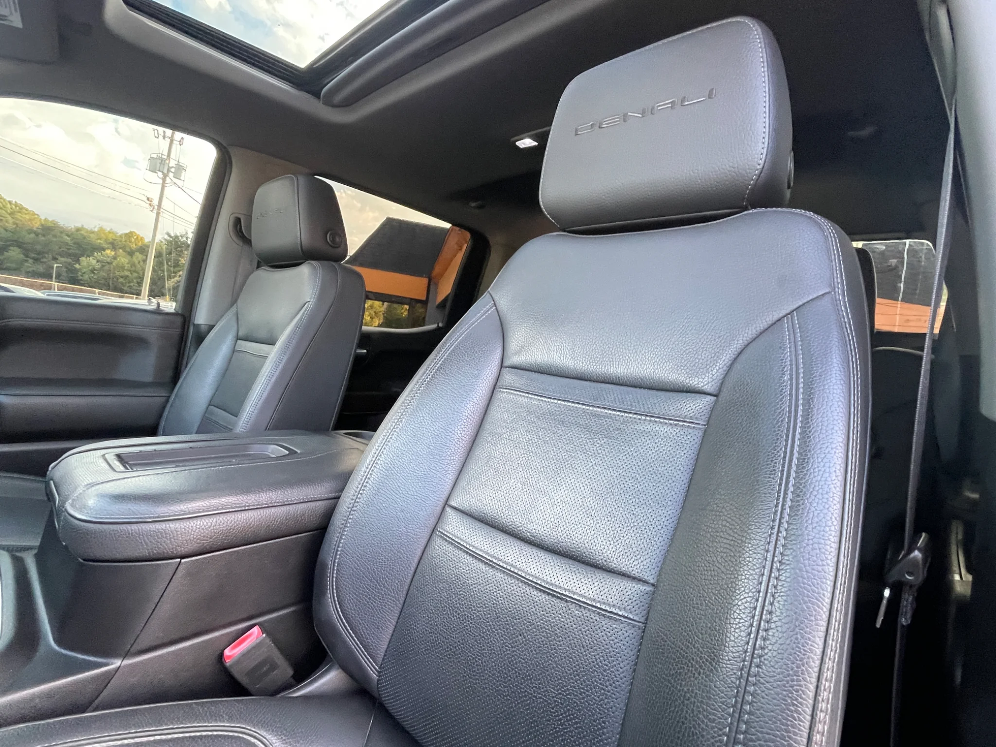 Used 2019 Dark Sky Metallic GMC Denali image 21
