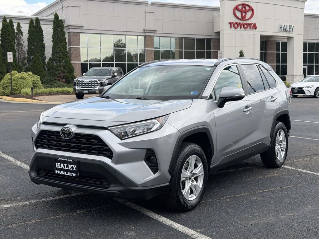 Used 2021 Silver Toyota XLE image 23
