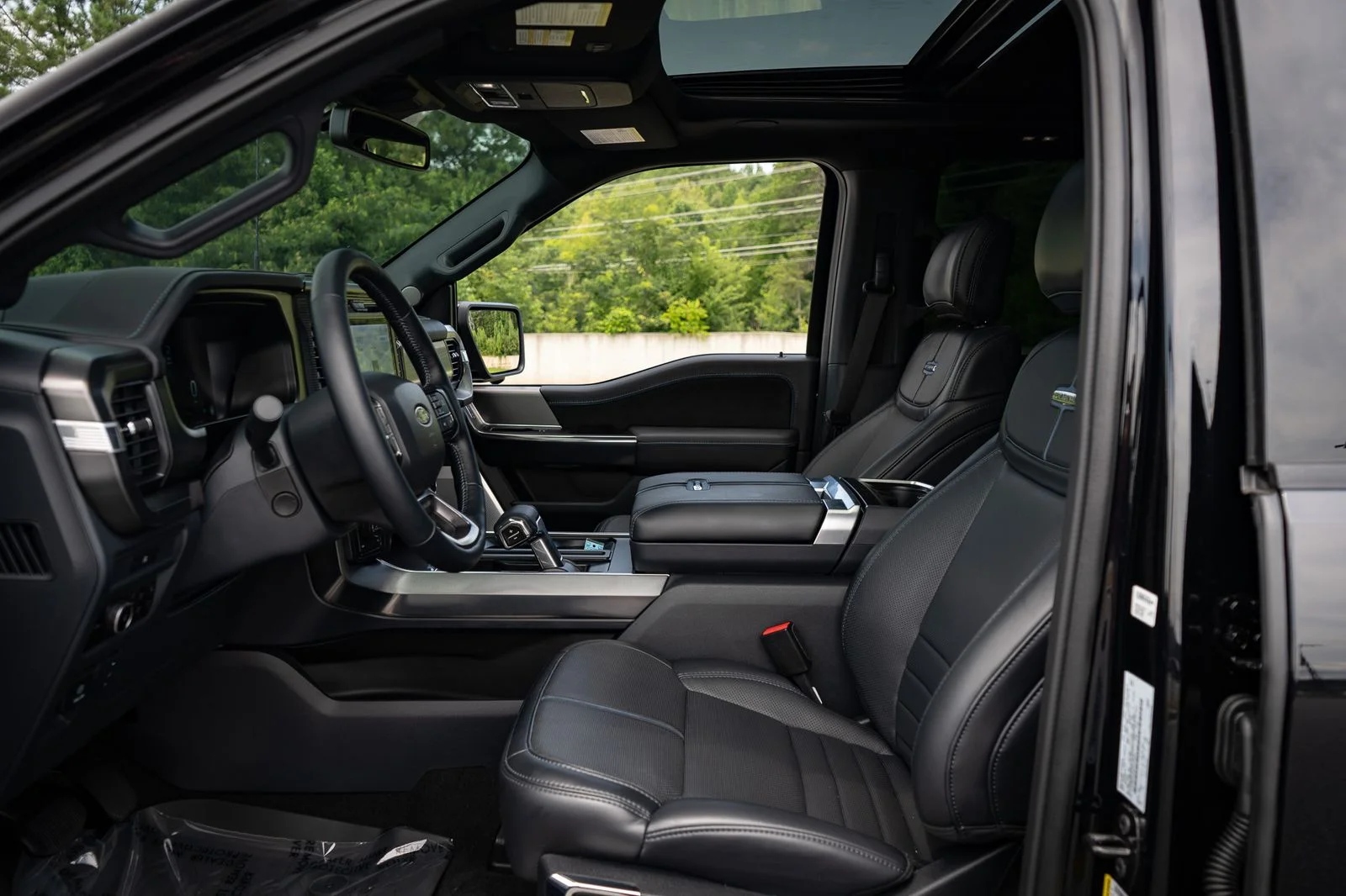 Used 2025 Black Ford Platinum image 29