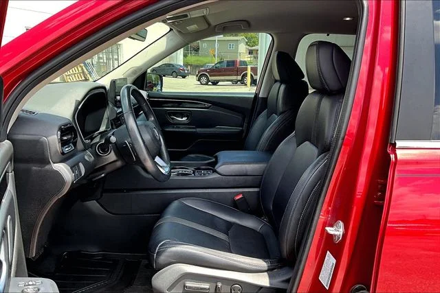 Used 2024 Radiant Red Metallic II Honda EX-L image 18