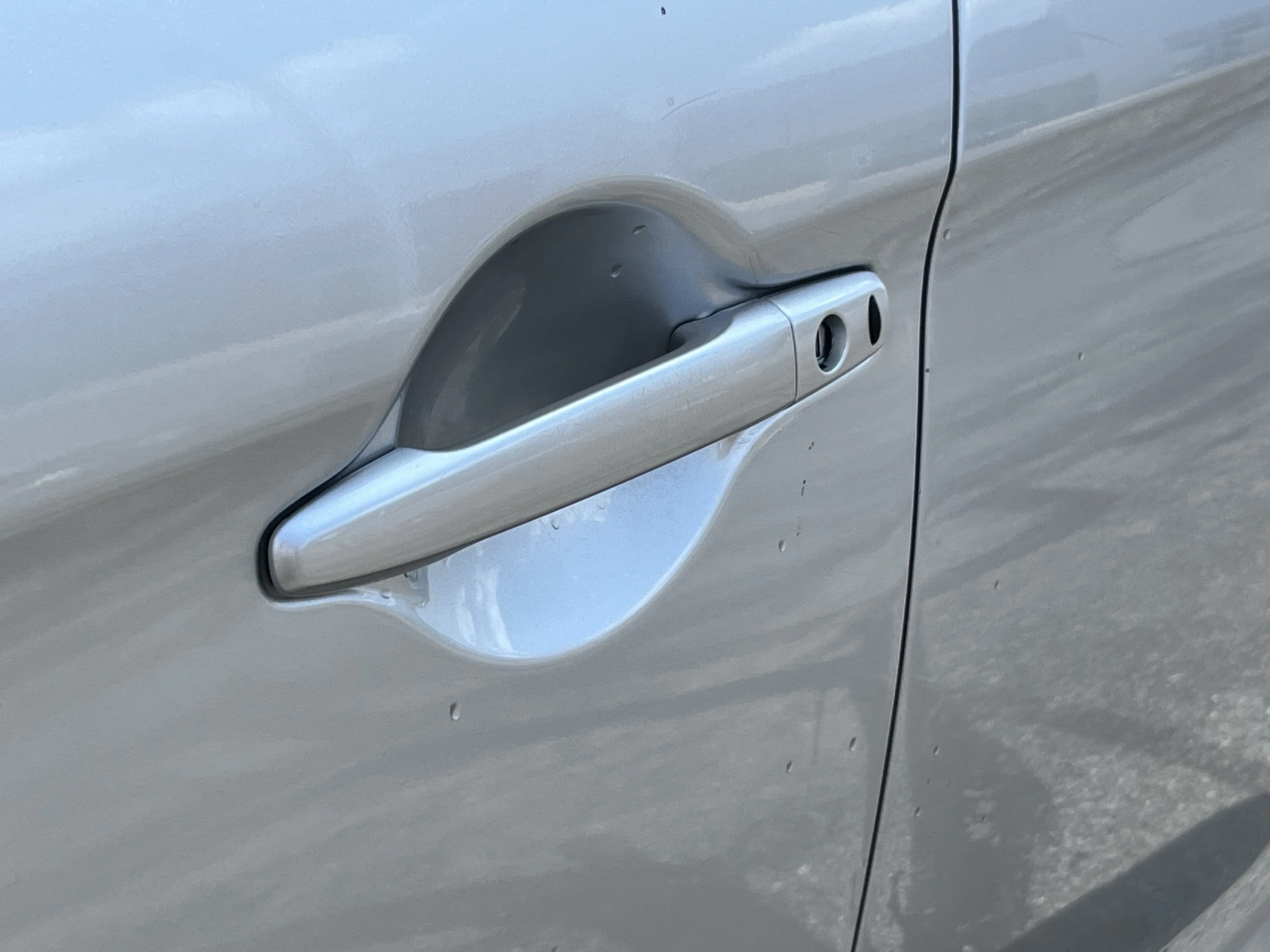 Used 2020 Alloy Silver Metallic Mitsubishi  image 14