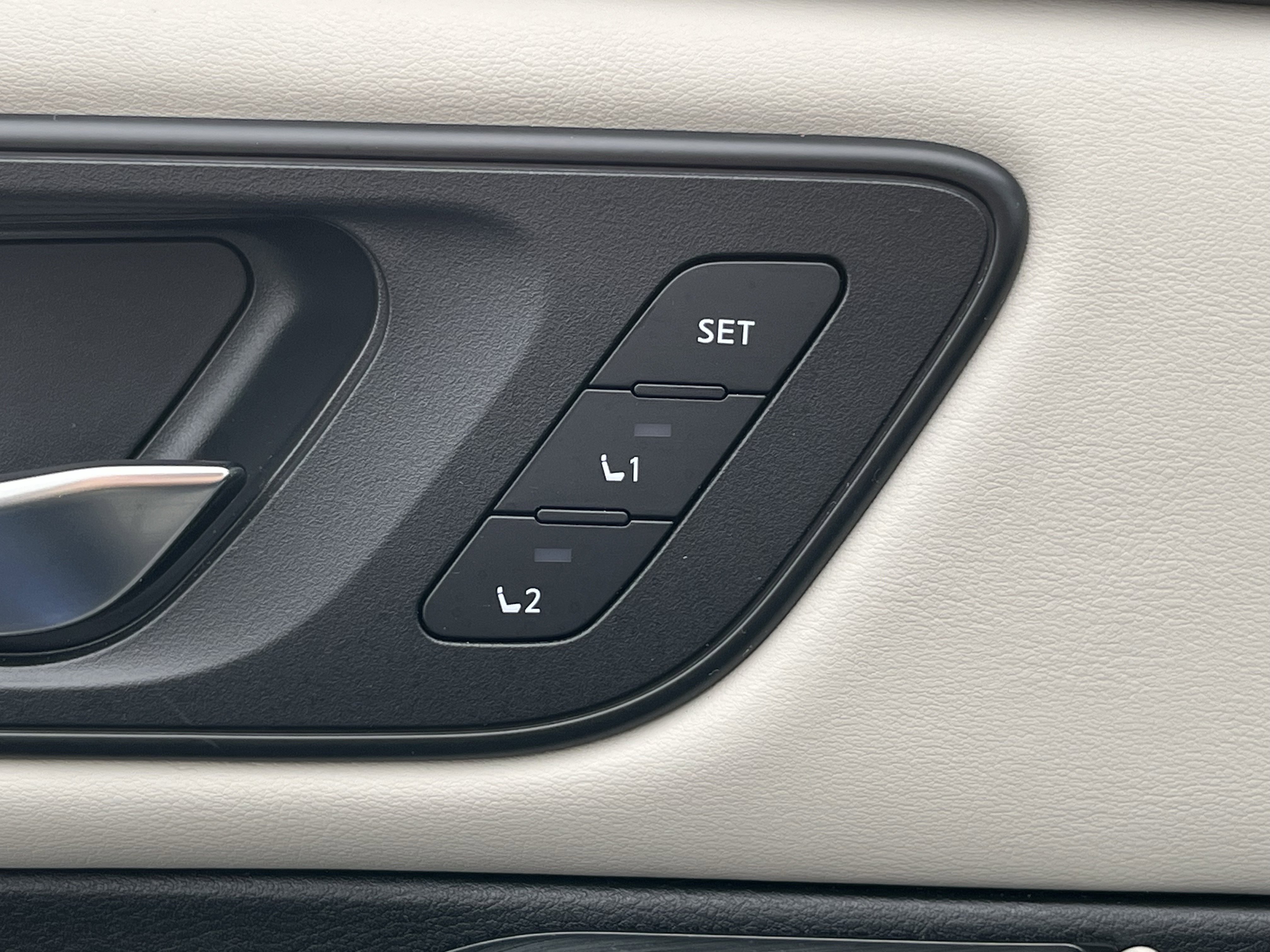 2023 Nissan Rogue AWD SL photo 2